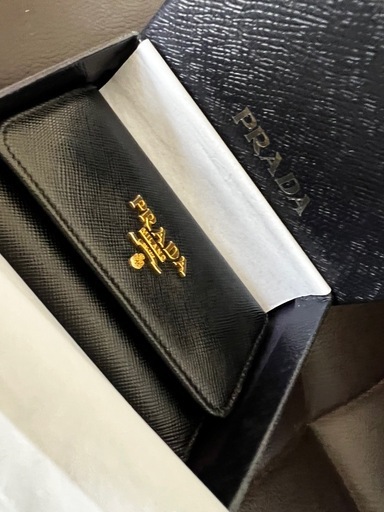 プラダキーケース　ブラック✖️ゴールド正規品