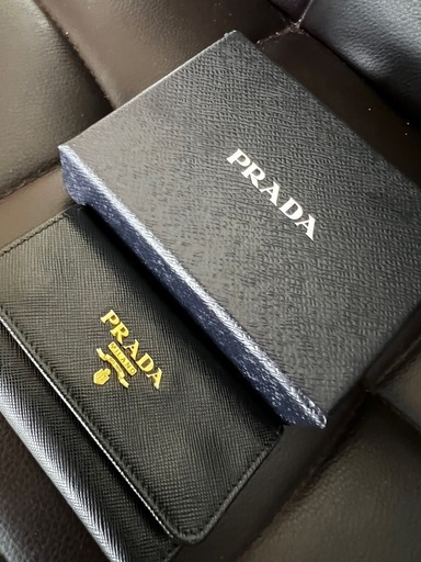 プラダキーケース　ブラック✖️ゴールド正規品