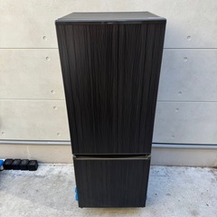 118⭐️2022年製美品★アクア　冷蔵庫　木目　ブラウン　大型　200L　一人暮らしの画像