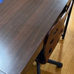 デスク(椅子付き)の画像