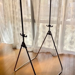 シルバーのハンガーラック　物干しラックの画像