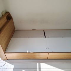 f●■シングルベッドフレーム【収納引出し/ヘッド
ボードライト/コンセント口付き】の画像