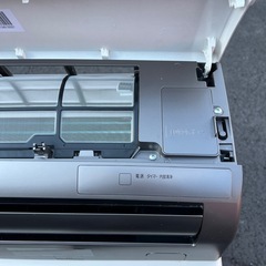 【美品】22年製アイリスオーヤマ/メタリックカラー/10畳〜12畳/エアコン本体の画像