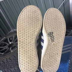 adidasスニーカーの画像