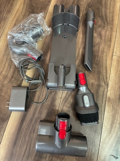 値下げ！dyson ダイソン  v8 fluffy  付属品ほぼ未使用 Dyson V8 Slim Fluffy Extra SV10K EXT BU ダイソン 掃除機 新品未使用 