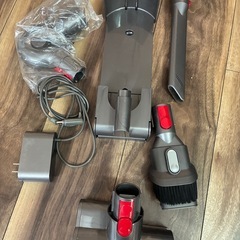 値下げ！dyson ダイソン  v8 fluffy  付属品ほぼ未使用の画像
