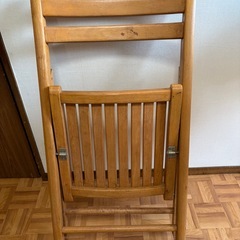 【譲ります】折り畳み木製チェアの画像