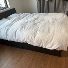 ダブルベッドの画像