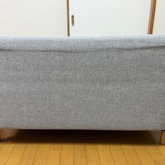 グレー ファブリックソファ 2人掛けの画像