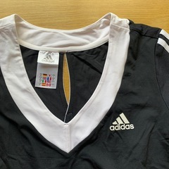 adidasウェアの画像