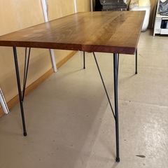 桜　無垢板ダイニングテーブルの画像