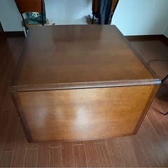 ダイニングテーブルの画像