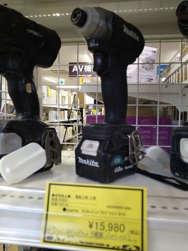リユースのサカイ浦和店 【I022】⚫️makita 10.8V インパクトドライバセット