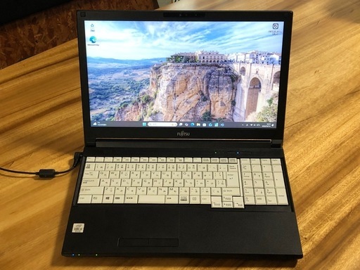 富士通 LIFEBOOK / 正規Office2019 / バッテリー良好