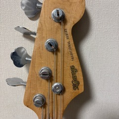 ベースギターの画像