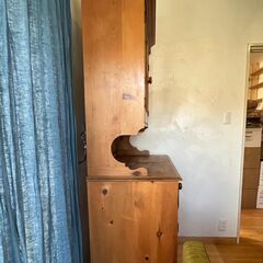 パイン無垢材の食器棚（本棚でも可）の画像
