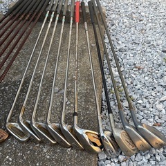 プーマゴルフバッグ➕アイアン17本
の画像