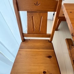 パイン材のダイニングテーブル、椅子×3、ベンチの5点セット
の画像