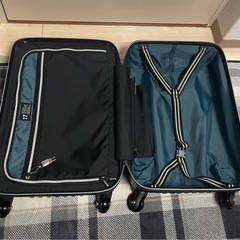 キャリーケースSブラック(キャスター新品交換済み)鍵2本付属の画像