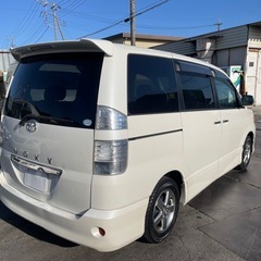 車検付き！ トヨタヴォクシーの画像