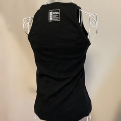 ブラック　シンプルタンクトップの画像