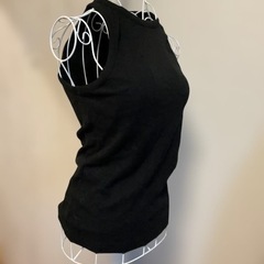 ブラック　シンプルタンクトップの画像