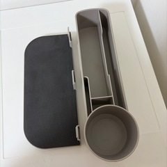 3コインズCARドリンクホルダー付き隙間収納の画像