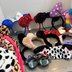ディズニーカチューシャセット ミニー耳付きヒョウ柄フリース帽子 ユニバおまけ 14点の画像