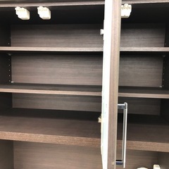 【ドリーム川西店御来店限定】☆ジモティー見たよ♪割引☆ nitori ニトリ 3枚扉食器棚 リペ DBR クリーニング済み 【2125560000057433】の画像