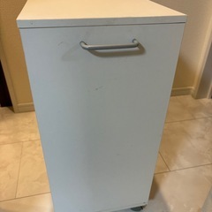 キャスター付きラックの画像