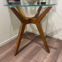 カナデモノ　ガラステーブルの画像