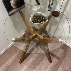 カナデモノ　ガラステーブルの画像