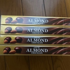 ②ロッテアーモンドチョコ4箱の画像