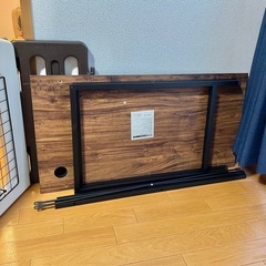 引き出し付き デスクの画像