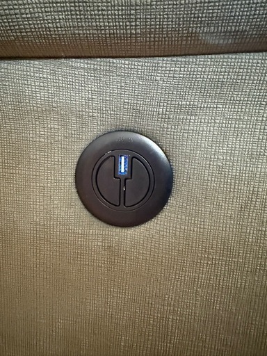 ※値下げしました　ニトリ 電動リクライニングソファ Nビリーバ 3人掛け USB テーブル付   購入価格約12万円