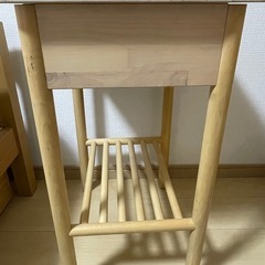 IKEAビョルクスネース チェスト／サイドテーブルの画像