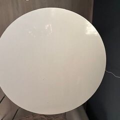 ■ダイニングテーブル■おしゃれ 北欧 木製 丸（カラー白）と椅子一脚の画像