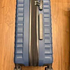 Amazonベーシック TSAロック キャリーケース スーツケース ダブルキャスター の画像