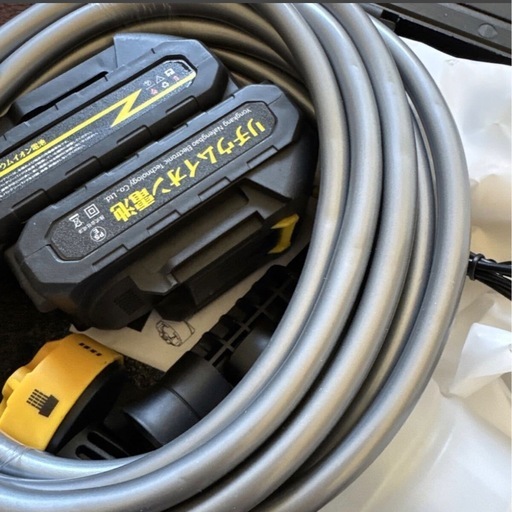 大人気　新品コードレス高圧洗浄機 充電式 2500mAh /9.25WH バッテリー 6in1 多機能ノズル 182182定価9999円