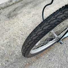 『ＳＡＬＥ　３０％』　ママチャリ　２０インチ　カゴ　付き　青　配達可能の画像