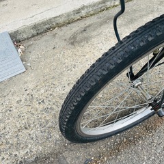 『ＳＡＬＥ　３０％』　折りたたみ自転車　２０インチ　6変速　カゴ　付き　黒　配達可能の画像