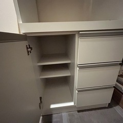 コンセント付き棚の画像