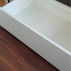 【美品】ダブルベッド＋マットレス付き 収納引き出し2個・コンセント付きの画像