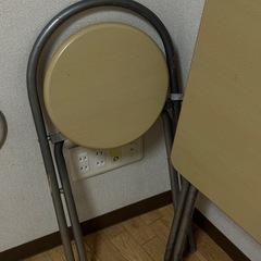 0円！！折りたたみテーブルとイスのセットの画像