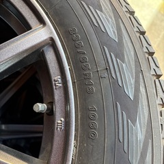 【スタッドレス】18インチ アルミホイール付4本セット 235/65R18 PCD114.3 8J+39 SUV の画像