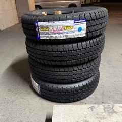 新品タイヤ、未使用、145R12の画像
