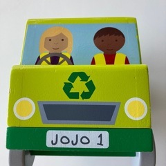 木製リサイクルトラックのおもちゃ(ジョジョママンべべ)の画像
