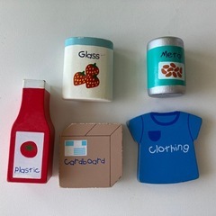 木製リサイクルトラックのおもちゃ(ジョジョママンべべ)の画像