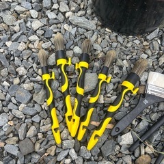 バケツ🪣とブラシの画像