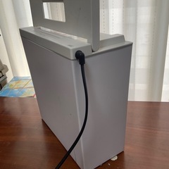 家庭用シュレッダーです。 SANWA SUPPLY（サンワサプライ）製。の画像